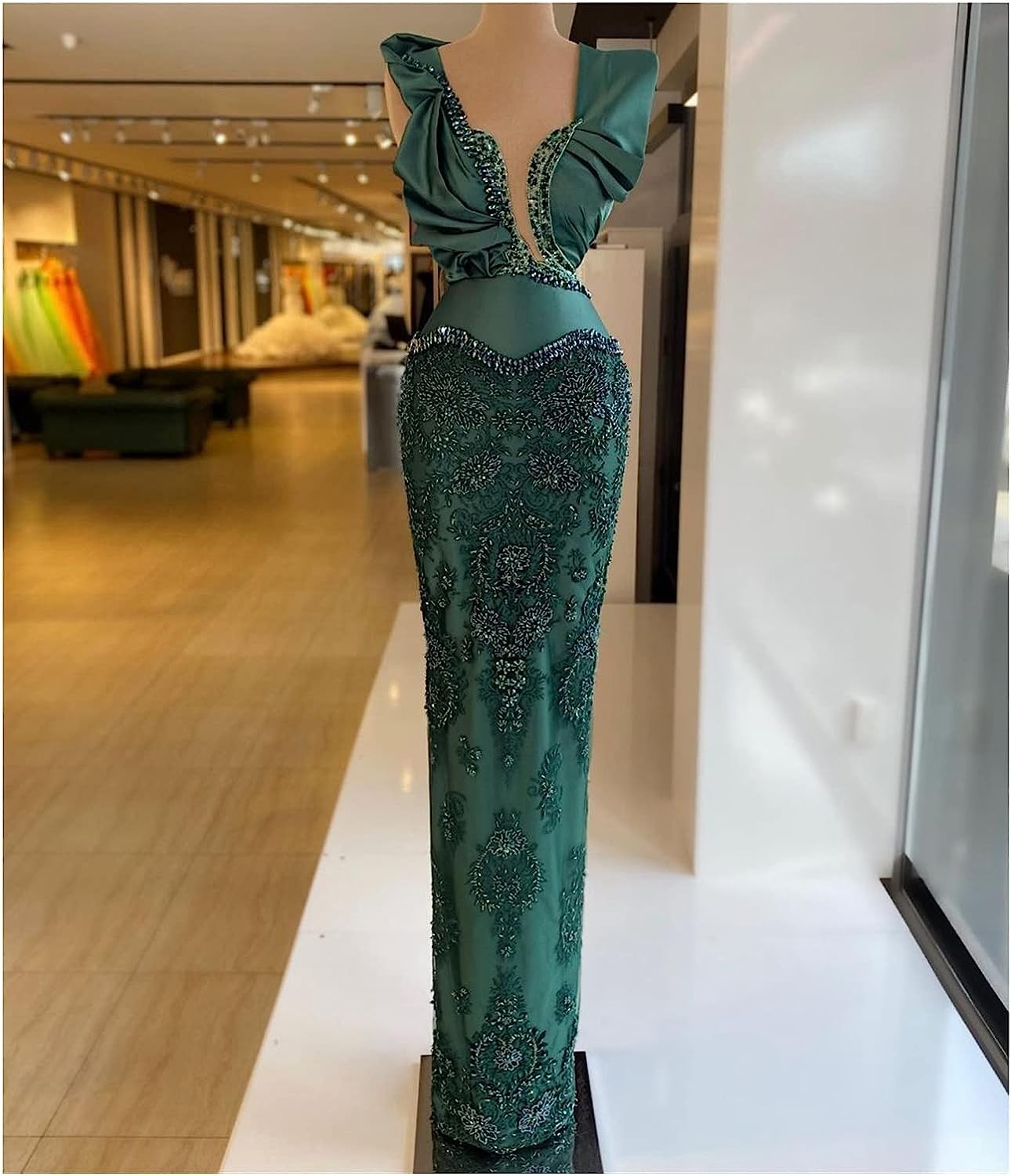 Charming Green Prom Dresses Sleeveless Long Length Beaded Lace Evening Gowns Custom